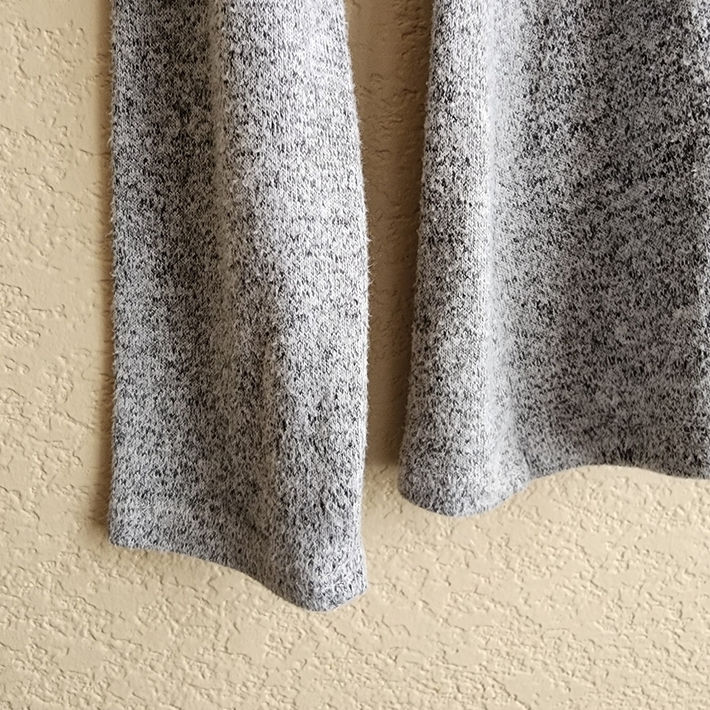 Express One Eleven Gray V-Neck Long Sleeve Sweater Size M - Picture 4 of 11